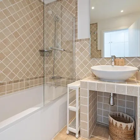 Apartment Beautiful Renovated With Pool Rdr477